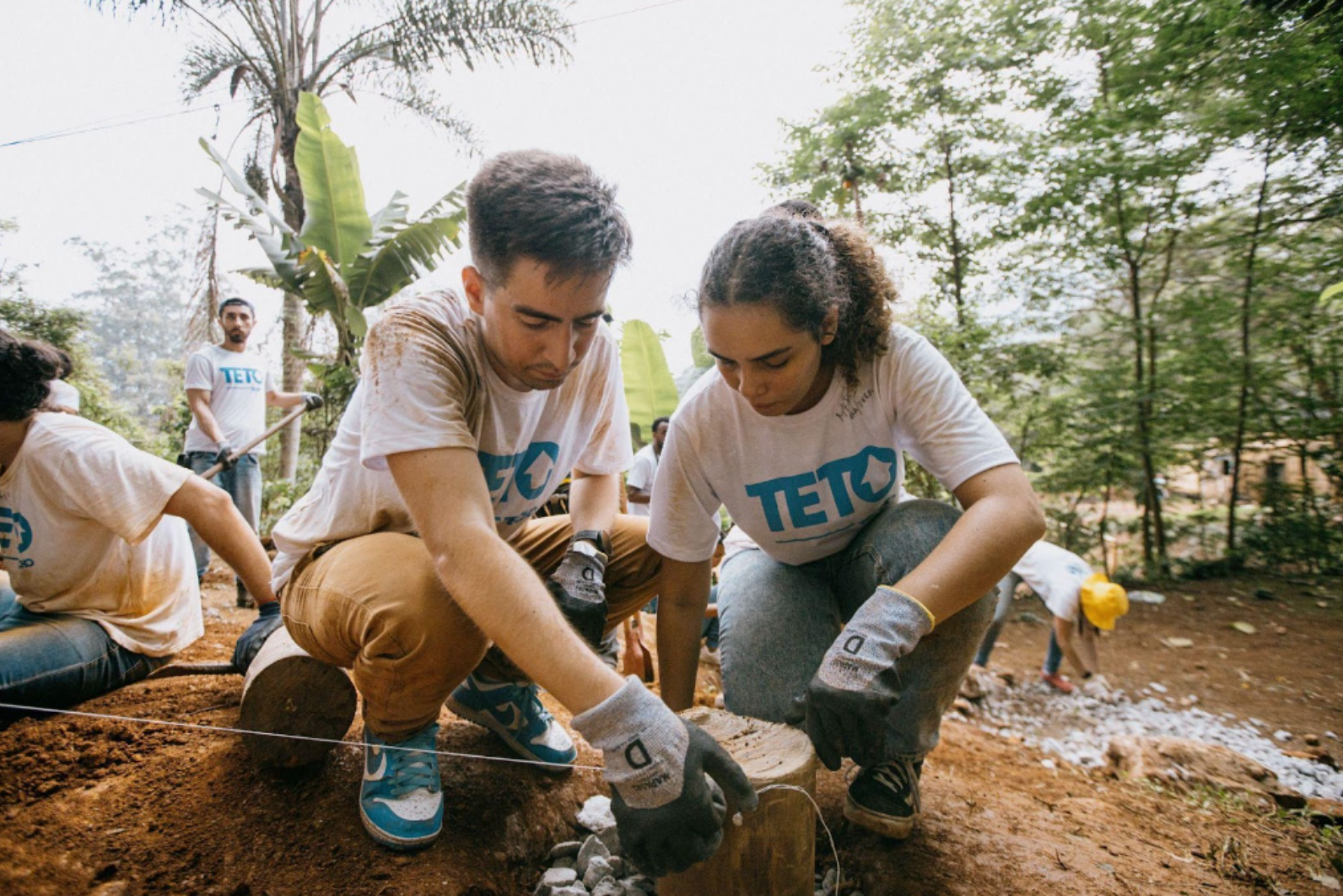 WeWork e TETO unem equipes para construção de moradias emergenciais